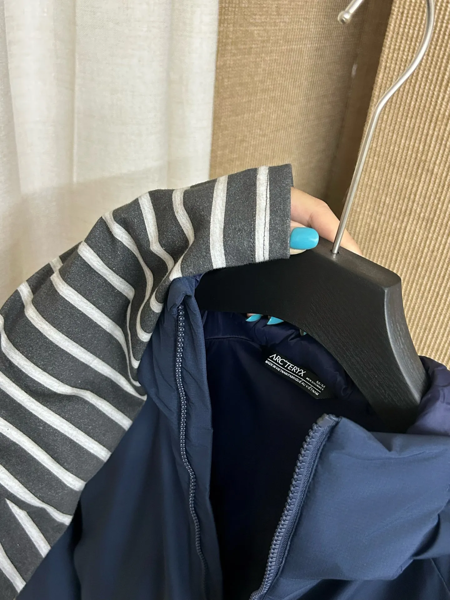 【Arcteryx Atom Hoody 】 : Arcteryx， ， ， 。 ， ， 。 ，Arcteryx ， 。Quality、 ， 。 ， + : ✅ 100% ，Tyono 30 ， ， ✅ ， Wear-Resistant Breathable ✅ ， ， ✅ ， ， ， ✅ 、 ， ， ✅ logo ， ✅ YKK， ✅ ：Coreloft TM Continuous 65 ， ✅（65g/m 2) : ，Breathable ，ATOM Coreloft TM Continuous ， ， ， ， Wear-Resistant ， ， ， 。